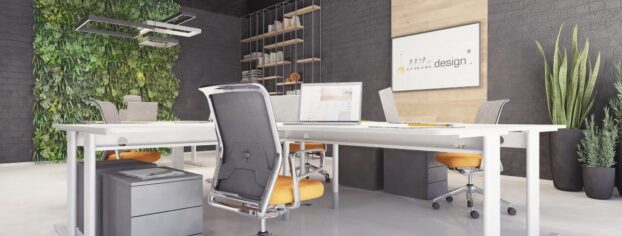 Nowoczesne biuro z biurkiem regulowanym elektrycznie, roślinami i designerskimi lampami.